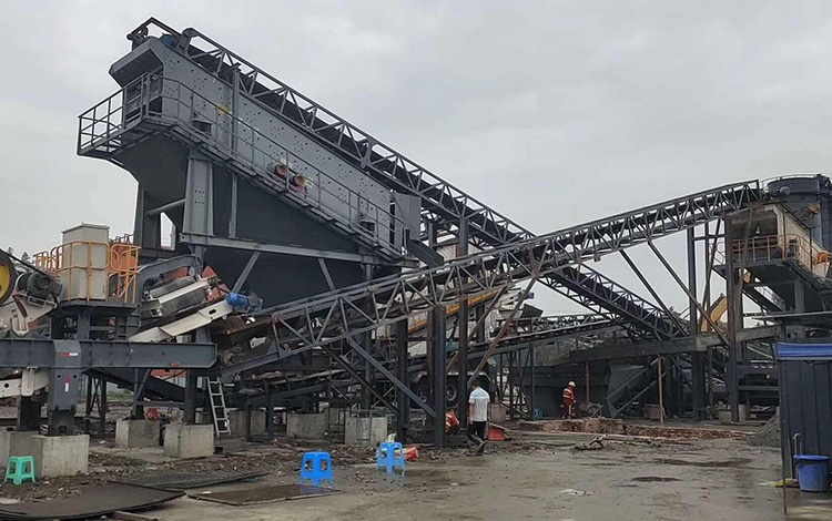 120-160 TPH Mobile Crushing and Screening Plant